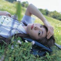 躲得过对酒当歌的夜躲不过四下无人的街. 我要怎样才能爱他像爱