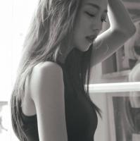 顾林溪 我们走过同一条街 却