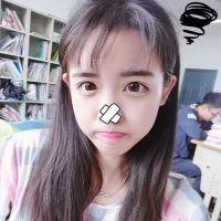 林小小：嘟嘴卖萌最可爱。 是不是经常在深夜像个