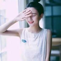 感情里，总有一个拔腿先走，另一个原地发呆 人生如果错了方向，停