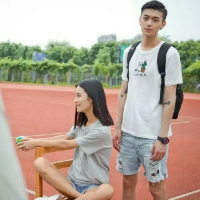 孤独饮酒醉烂街头 我不想因为你变的那么
