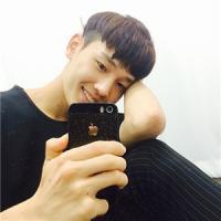 愿为筝与酒 我心疼，明明不是狠坚