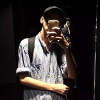 黑衫男痞 用心甘情愿的态度过随