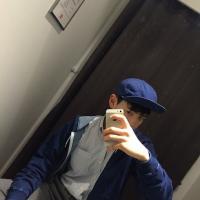 黑衫男痞 用心甘情愿的态度过随
