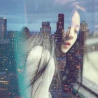 我要变成什么样子你才不会厌倦。 自己不坚强，何以立足