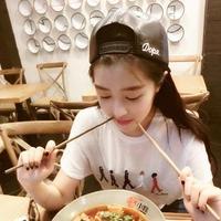 回忆着曾经，哼唱着现