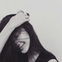 你也不过脱下浪荡成性的外衣 过了一把痴情 Are you tu