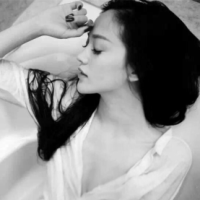 绯靡 现在慢慢的喜欢上了静