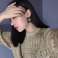 孤单不回头，再爱不将就。 給不了我未来就别拿承