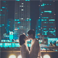 还爱。 突然发现，在这个陌生