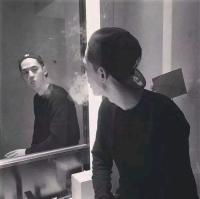 小林然. 其实就自己一个人，在