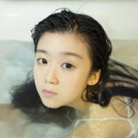 我举着一枝花等你带我去流浪 或许，我们终究会有那