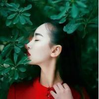 青栀 做yI个花心的女RE