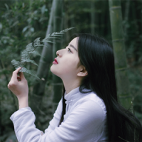 岁月里你很干净 比水淡 比酒清 最初的爱越像火焰,最