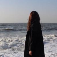 浪尽天涯 伤感个性签名：蹲下来