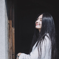 酒窝姑娘. 我的微笑，是你们不明