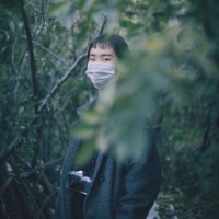 少女 像被人在背后狠狠刺中