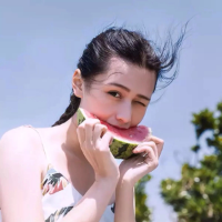 少女 像被人在背后狠狠刺中