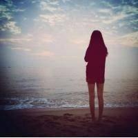 终究我们还是走散了。 [光芒四射的你 是我
