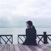 终究我们还是走散了。 [光芒四射的你 是我