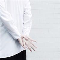 少时他. 我们还年青，凡事不要