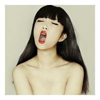 一个人，尤其是一个女