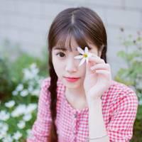 粉红格子衫女生 梦想会发光就是我不畏