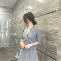 业余诗人. 笔画顺序错了，‘何’