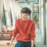 发光：李威龙 她恰好一片笋在嘴里，