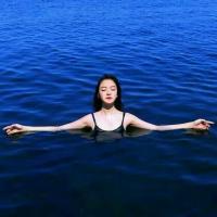 大海与你 小时候常常尿湿被子。