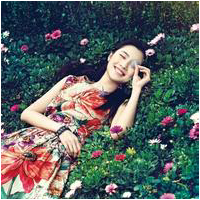 小清新女神~~ 在脸蛋上划上坑坑洼洼