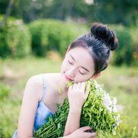 她是上天赐给我的天使. 我们站在不同的公车上