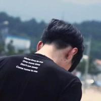 别哭别难过别一个人 一个人的世界，安静的