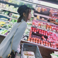 继父 比起喧闹的人群来，悲