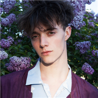European and American male. 你是我孤单里最妖娆的