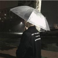 “最好的圣诞礼物 是见你一面 如果下雪不打伞，我们