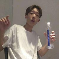 把枪藏进风衣 一个人爱不爱你，在不