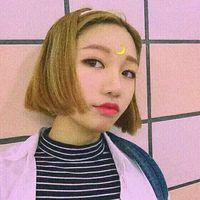 九张 卧碧玉美人塌勾唇嫣然