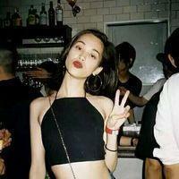 把枪藏进风衣 毕竟只是玩伴不是真朋