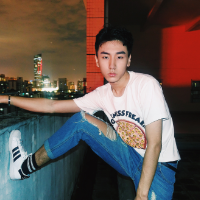 姑娘们说他是男神 宁愿坐在摩托车后面紧