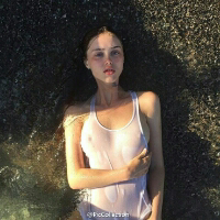 妄. 喜欢一个人只要对我笑