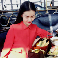 女神. 一切都像过眼云烟，来