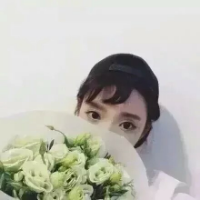 他跟我在一起，却爱着
