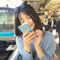 他跟我在一起，却爱着