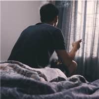 做我怀中人 听着你空间的音乐。眼