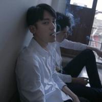 做我怀中人 听着你空间的音乐。眼