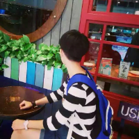 你是我睡觉都会梦见的人。 无论我变的如何强大，