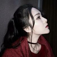 谭薇咩 仰望彩虹，雨中打伞而