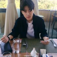 安静的做个美男子 我不会去挽留任何一个