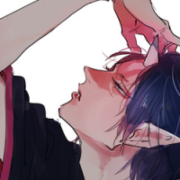 烈痞Rogue； 她一袭长裙很好看，而